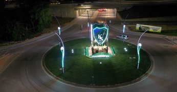 Stat kavşağını Kocaelispor’un arması aydınlatıyor