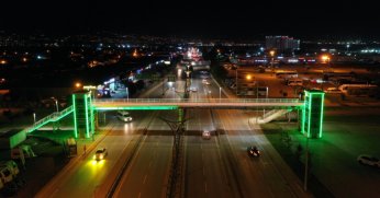 Kocaeli’nde üst geçitler yeşile büründü!