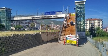 Gölcük’teki üst geçitler elden geçiriliyor