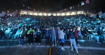 Derince'de 19 Mayıs Coşkusu Manuş Baba Konseriyle Başladı