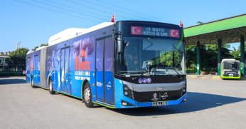 Otobüs ve Tramvaylar 19 Mayıs'a Özel Giydirildi