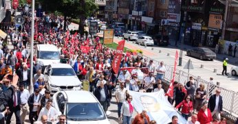 CHP İzmit Gençlik Yürüyüşüyle 19 Mayıs’ı Kutladı: “19 Mayıs Bir Direniş Çağrısıdır”