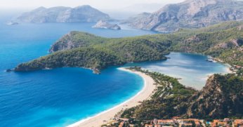 Türkiye Kıyılarında Yazlık Kiralık Evler: Aileye Özel, Sessiz, Konforlu Tatil Fırsatları