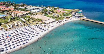 Alaçatı’da Yazın En İyi Beach Club’ları: Fiyat ve Performans Kıyaslaması