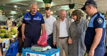 İzmit Belediyesinden pazar yerlerinde hassas terazi denetimi