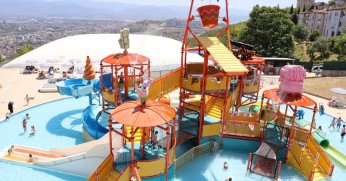 İzmit Belediyesi Aquapark’ı yoğun ilgiyle açıldı