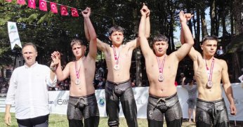 Körfezli genç güreşçi Ali Rıza Hendek’te kürsüde