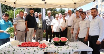 Kandıra Belediyesi'nin Düzenlediği Karpuz Tadım Etkinliğine VatandaşlardanYoğun İlgi