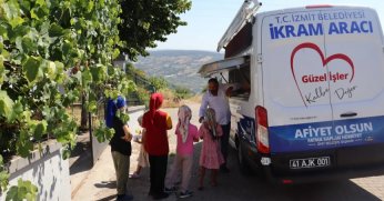 İzmit Belediyesinden Kur’an Kursu öğrencilerine ikram sürprizi