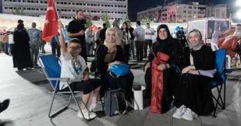 7’den 77’ye demokrasi aşkı