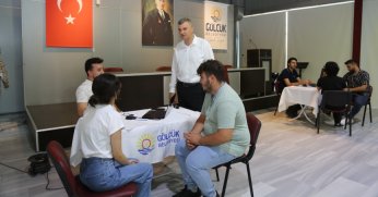 Gölcük Belediyesi Üniversite Tercihleri İçin Yine Öğrencilerin Yanında