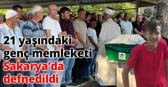  Bıçaklanarak öldürülen 21 yaşındaki genç memleketi Sakarya’da defnedildi