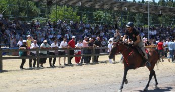 RAHVAN AT YARIŞLARI HEYECANINDA SIRA GÖLCÜK KOŞUSUNDA