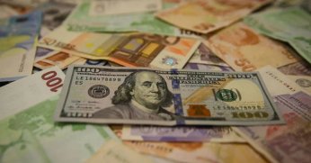 Dolar ve euro güne hareketli başladı