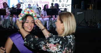 Pişmaniye Güzeline tacını Fatma Başkan takdim etti