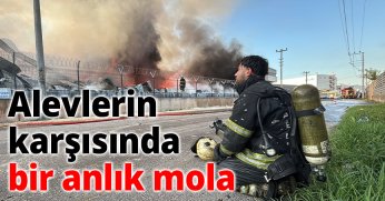 Alevlerin karşısında bir anlık mola: İtfaiye erlerinin yangınla imtihanı