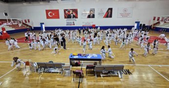 GÖLCÜK BELEDİYESİ TAEKWONDO SPORCULARI KUŞAK ATLADI