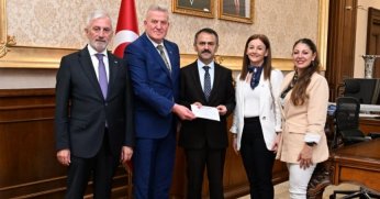 Gölcük Kızılay Şubesi’nden Vali İlhami Aktaş’a Ziyaret