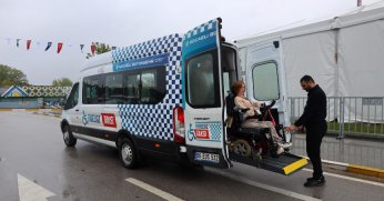  Kitap Fuarı’nda da engelleri aşıyor