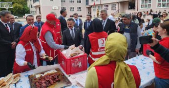 Kızılay’ın en çok kan bağışı yapan okul etkinliğine katıldı