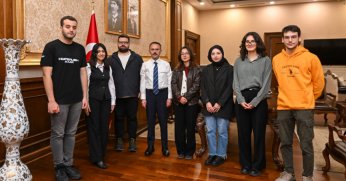 Kocaeli Üniversitesi’nin Hyperush Takımı, TEKNOFEST Başarısıyla Vali Aktaş’ı Ziyaret Etti