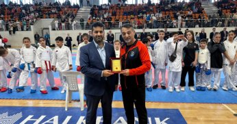 Resul Kotan’a Spora Katkılarından Dolayı Plaket