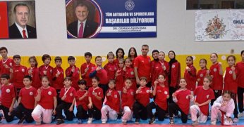 Körfez’in genç ve minik karatecileri 23 madalya aldılar