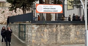 Lisede 3. kattan düşen öğrenci ağır yaralı