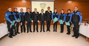 Vali Aktaş’tan Toplum Destekli Polislere Başarı Belgesi