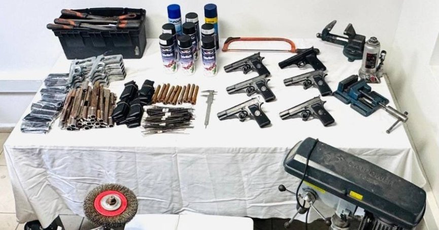 Kartepe’de çok sayıda silah ve parça ele geçirildi