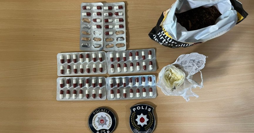 3 kişinin üstünde 71 sentetik ecza hap ele geçirildi