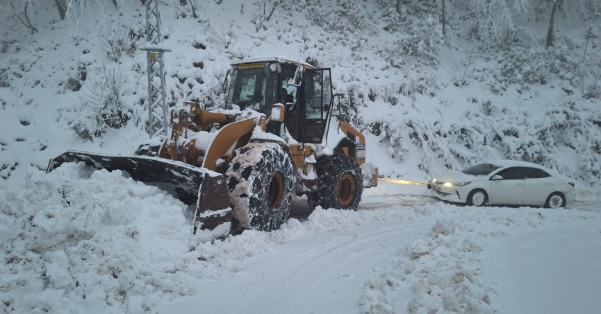Kocaeli’nin yüksek bölgelerinde kar yağışı etkisini artırdı