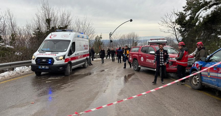 Yolcu Otobüsü Şarampole Yuvarlandı: Çok Sayıda Yaralı
