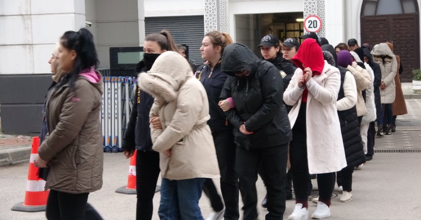 Yasa dışı bahis soruşturmasında yakalanan 61 kişi adliyeye çıkarıldı