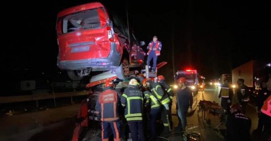  Vinç destekli operasyonla sürücü kurtarıldı