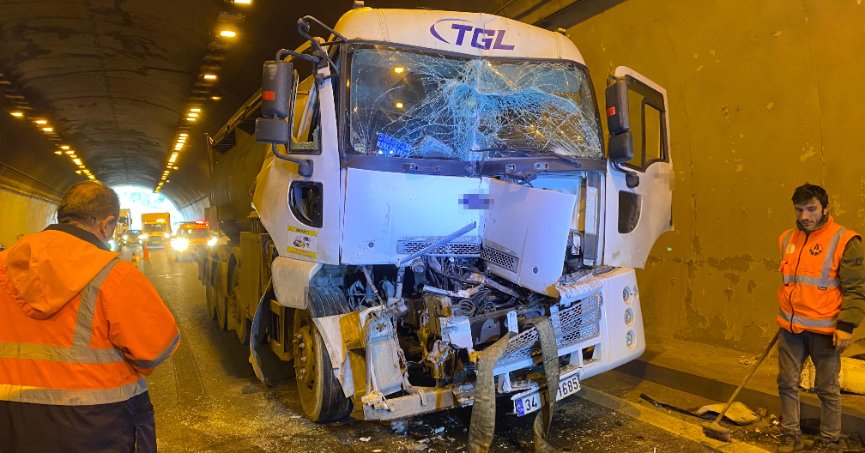 Tünelde Trafik Kilitlendi, 1 Kişi Yaralandı