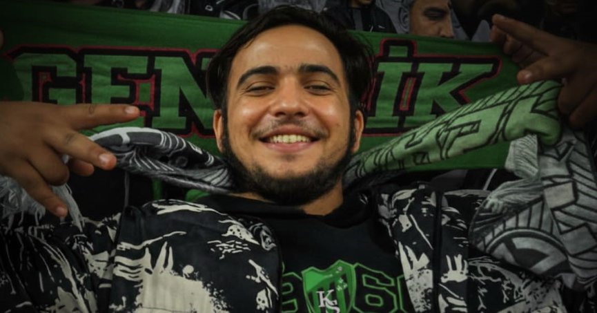 Tribünden Düşen Genç Taraftar Yaşamını Yitirdi