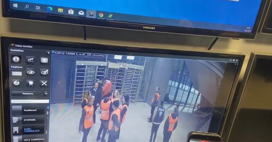 Genç taraftarın tribünden düşme anları kamerada