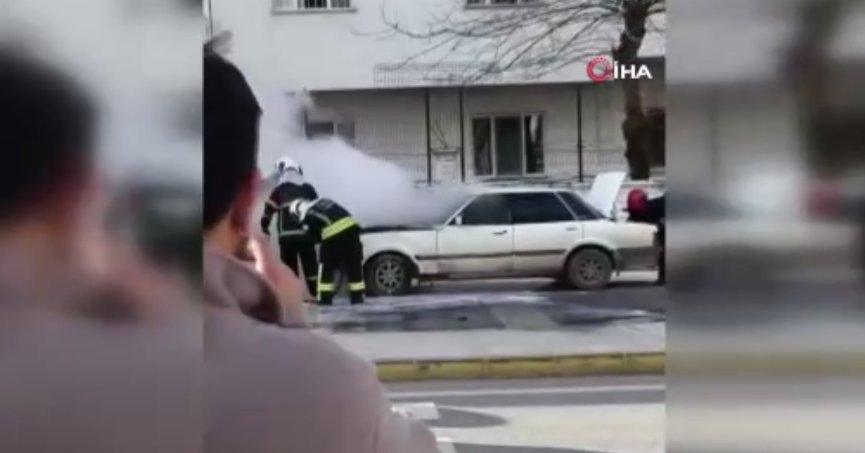 Seyir halindeki araçta yangın