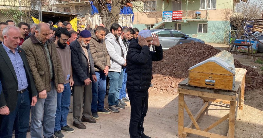 Ahşap evdeki yangında hayatını kaybeden bedensel engelli kişi toprağa verildi