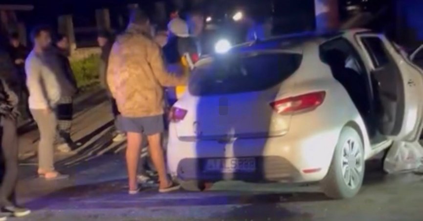 Kavşakta otomobiller çarpıştı: 4 yaralı