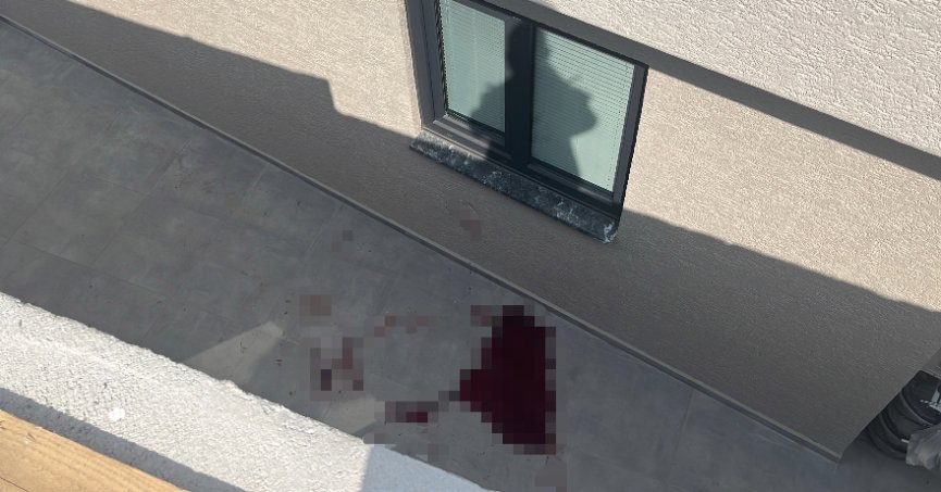 Sohbet ederken 4 metre yükseklikten beton zemine düştü