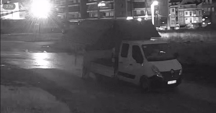 Atığını sokağa atan sürücüye fotokapan takibi