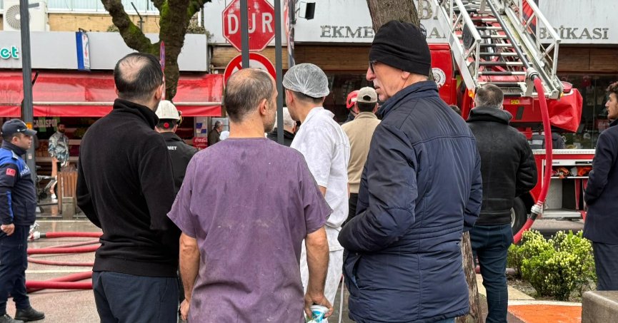 Fırının bacası tutuştu: 3 kişi dumandan etkilendi