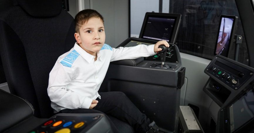 Tramvay tutkunu 6 yaşındaki Muhammet Enes'in hayali gerçeğe dönüştü