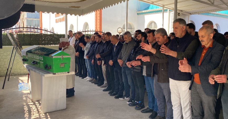 Emekli olduğu iş yerinde hayatını kaybeden işçi toprağa verildi