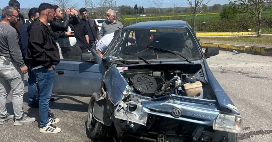 Otomobil ile otobüs çarpıştı: 1 yaralı