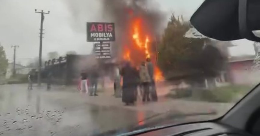 İş yeri alevlere teslim oldu