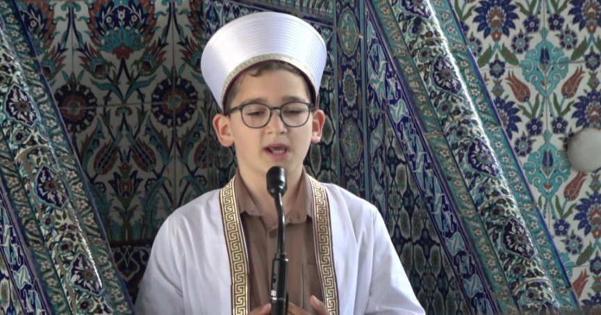 Küçük yaşta büyük an: 9 yaşında 3 bin kişiye ilk hutbesini okudu