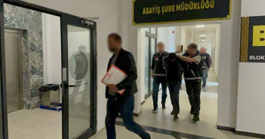  Evden dizüstü bilgisayar, valiz ve çanta çalan 3 şüpheli tutuklandı